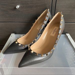 Valentino Classic Rockstuds Black Pumps